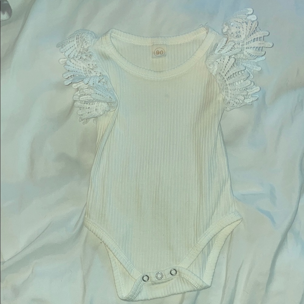 SHEIN White Lace Sleeve Baby Bodysuit